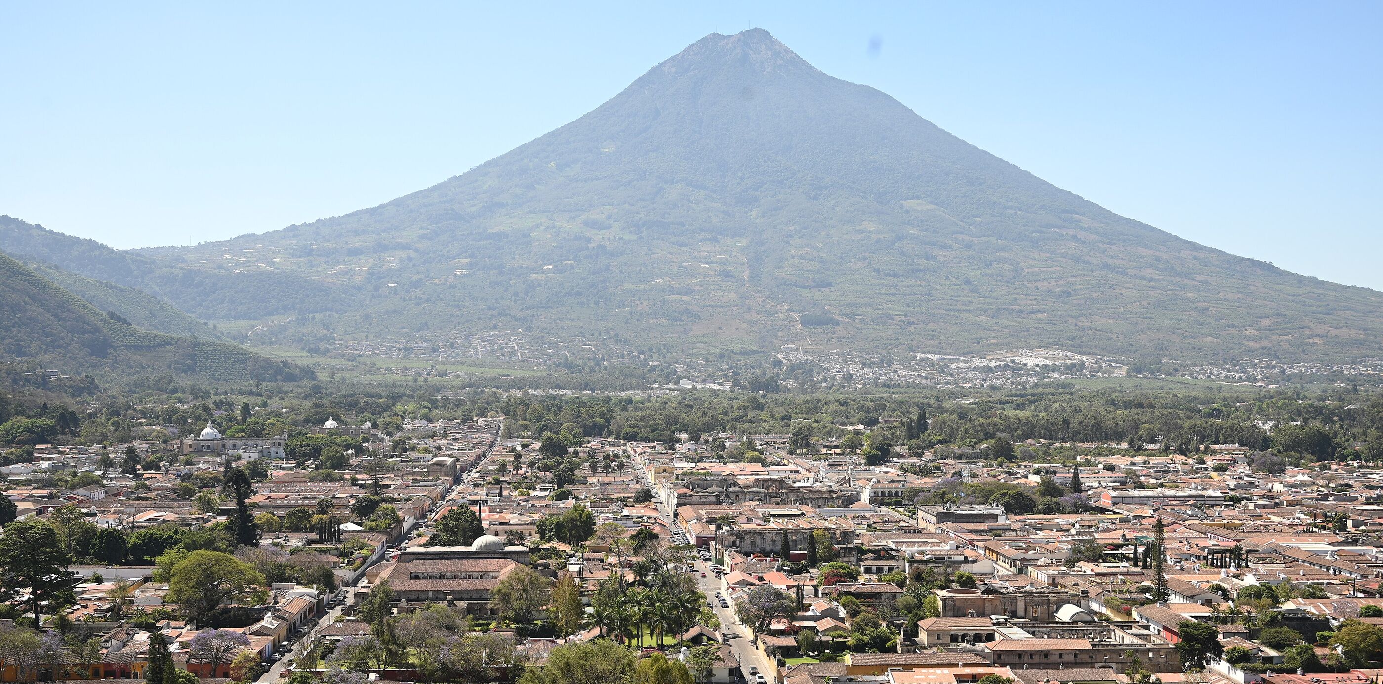 Antigua Guatemala y el Volcán de Agua